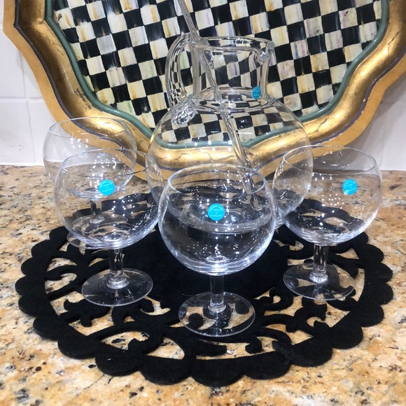 Tiffany & Co. Other - Tiffany Beverage Refresher with 4 Glasses.